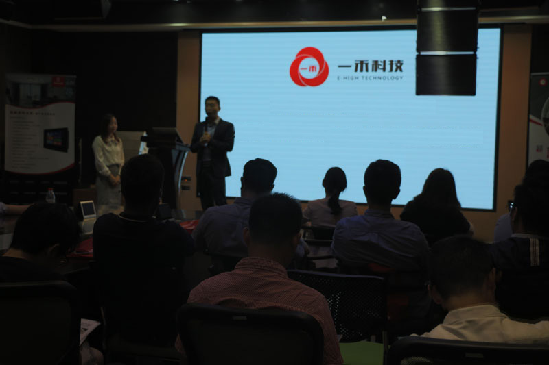 <b>银河集团9873com科技举办2017年第二季度总结大会和第三季度生日会</b>