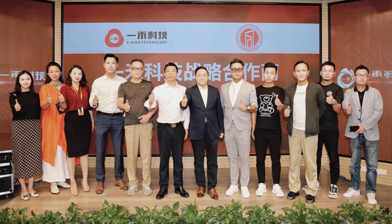 <b>深度链接“设计＋产品”，十位知名设计师与银河集团9873com科技签约合作</b>